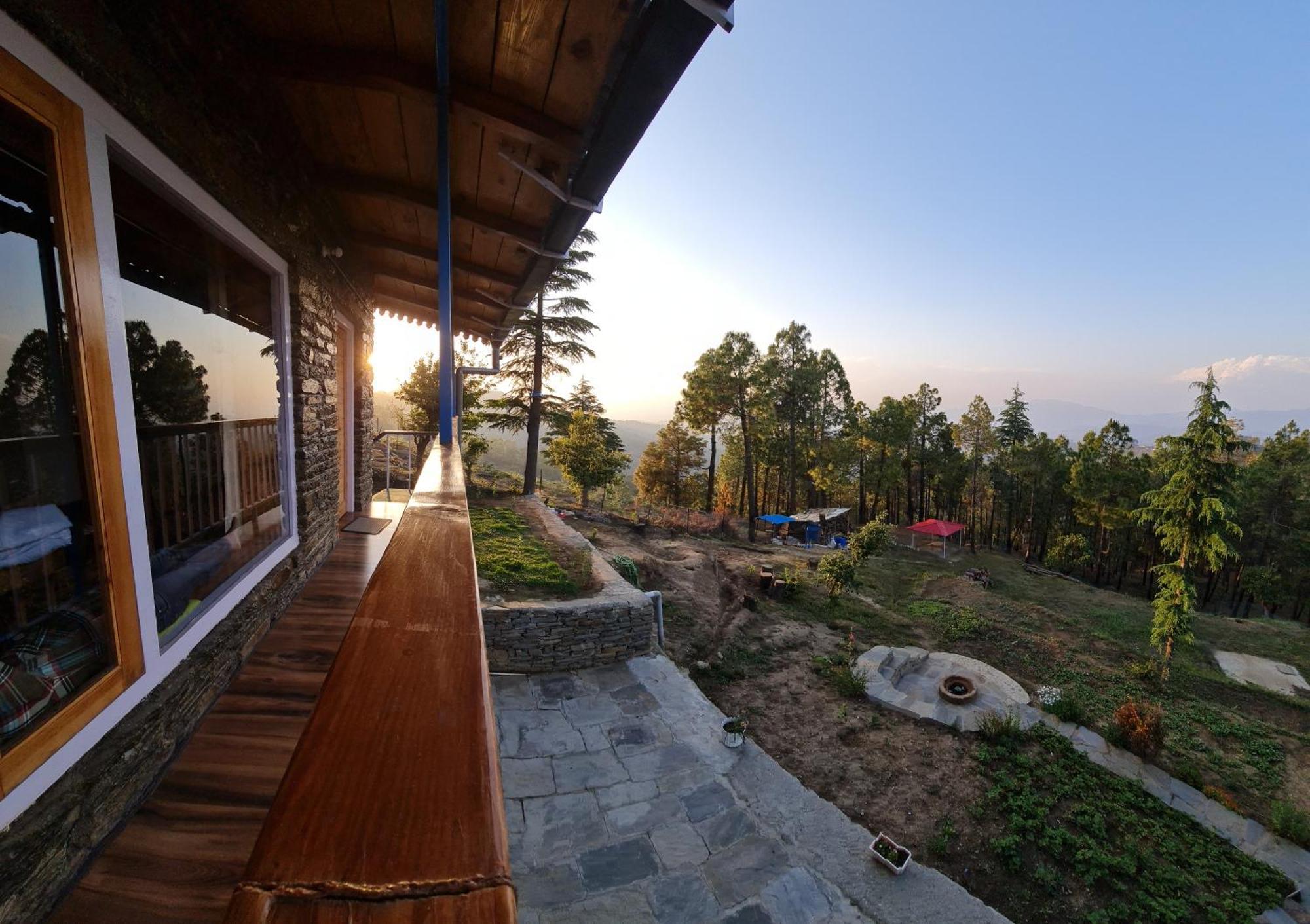 The Roots Homestay アルモラ エクステリア 写真